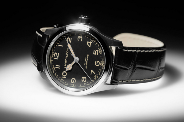 Hamilton klocka med svart armband och svart tavla