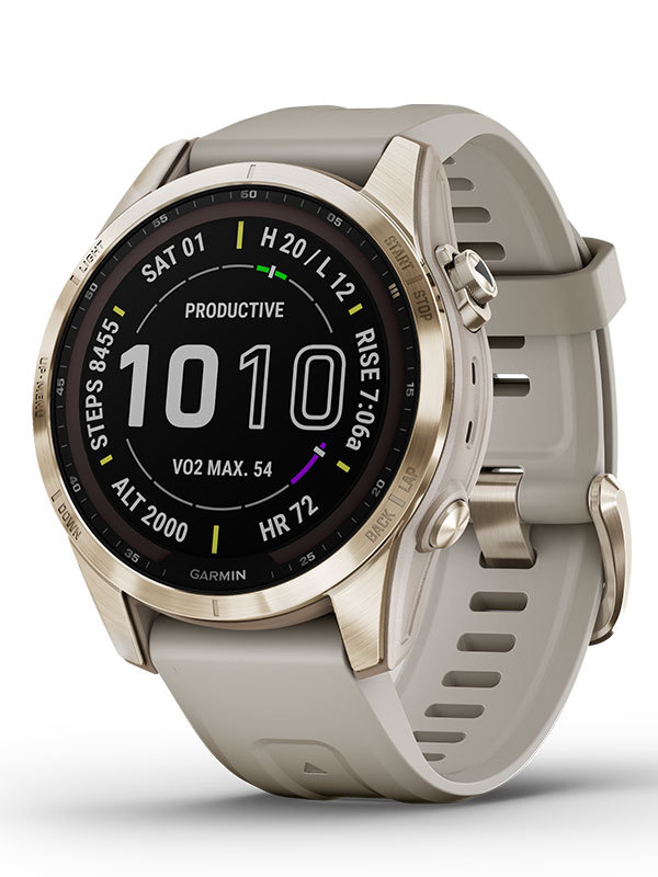 Garmin klocka en smartklocka i krämfärgad beige med guldig boett. Armbandet är i silikon och urtavlan är smartwatch.
