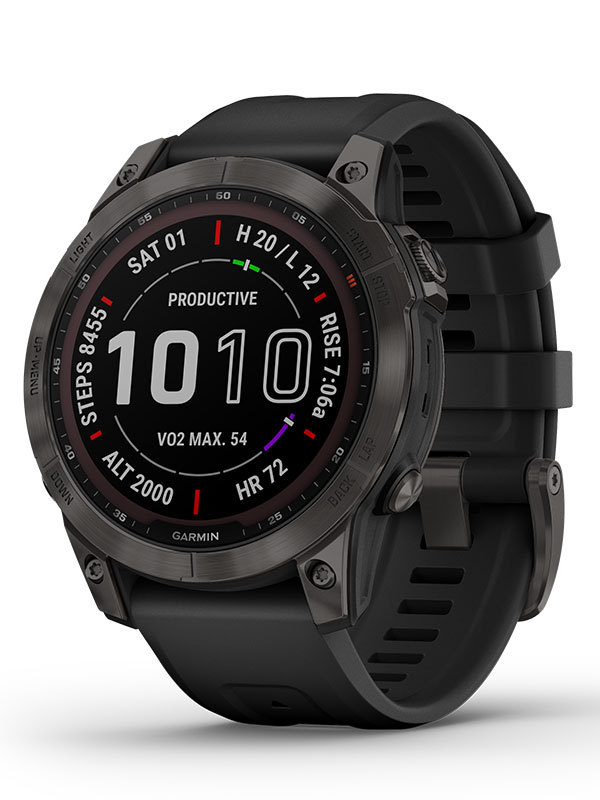 Garmin klockan är kolgrå med ett svart silikonarmband. Klockan är en smartklocka och urtavlan är svart med svarta detaljer.
