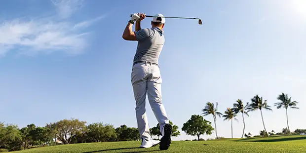 Den perfekta golfpartnern på handleden. Garmin golfklockor kombinerar avancerad GPS-teknik, golfdata och stil för att ge en optimal golfupplevelse. 